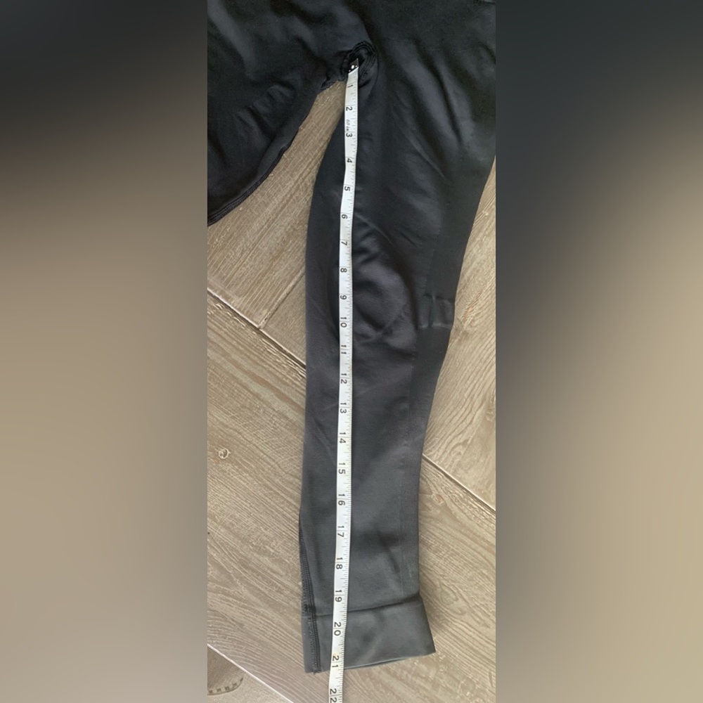 SZ 4 Lululemon Charcoal Gray Wunder Under
Excellent Condition - Picture 2 of 3